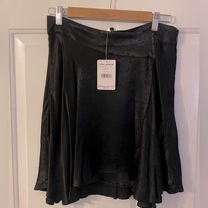 🌙✨NWT Free People Black Star Print Satin Skirt